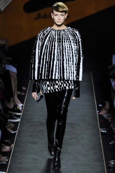 Look 13